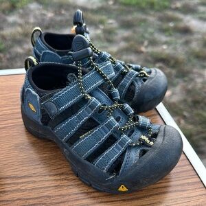 Toddler size 9 Keen water shoes
